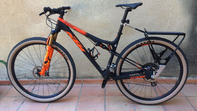 Fotogaleria-bicicletas-mtb-gravel-ebike-sistema personalizado para bicicletas con eje pasante de 12mm para el portabultos ElBurro.