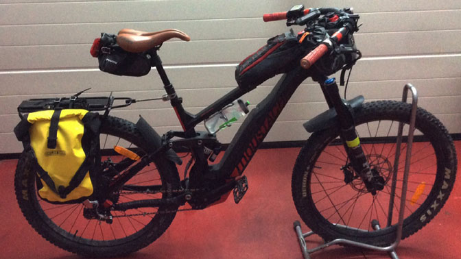 Fotogaleria-bicicletas-mtb-gravel-ebike-sistema personalizado para bicicletas con eje pasante de 12mm para el portabultos ElBurro.